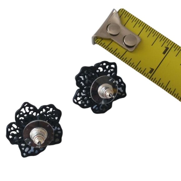 Black Flower Earrings Enamel Filigree Metal Rhinestones Lace Victorian Goth Vtg. - Picture 2 of 14